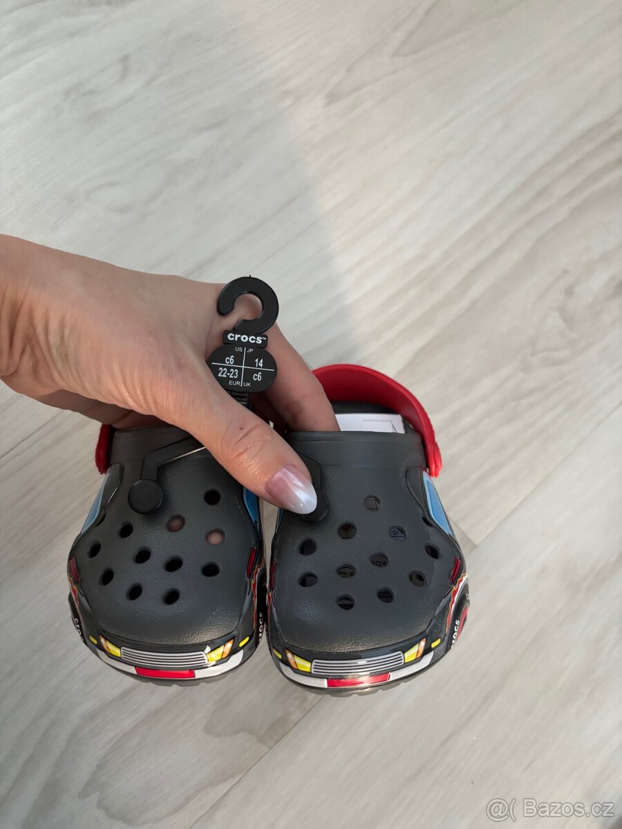 Nove crocs c6 vel 22-23 - 2