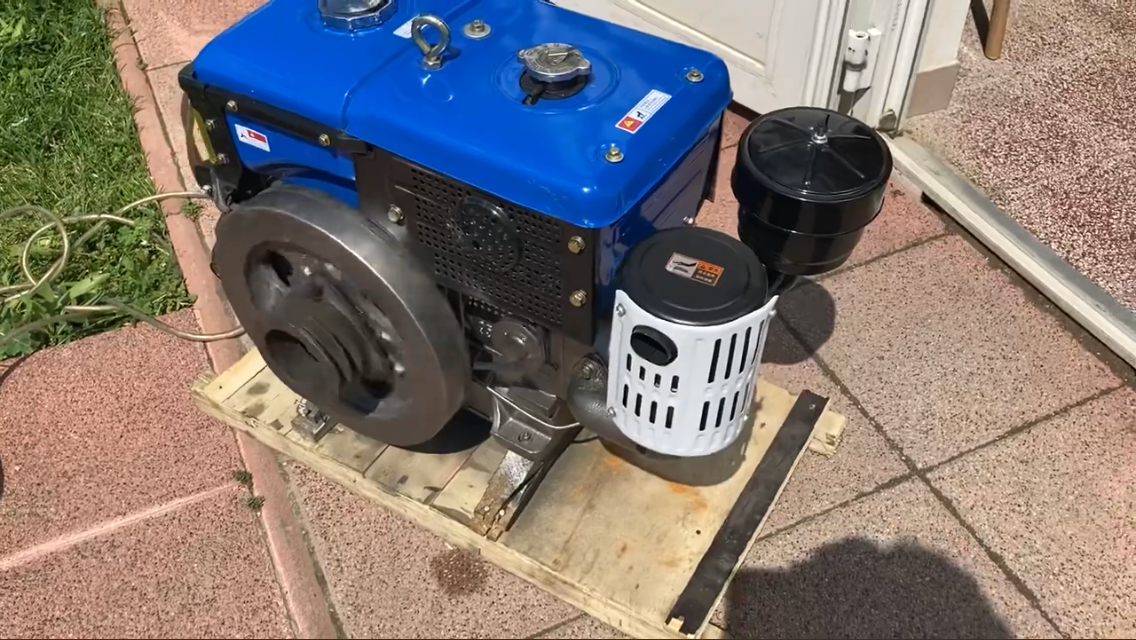 Dieselovy motor 13 koni - 2