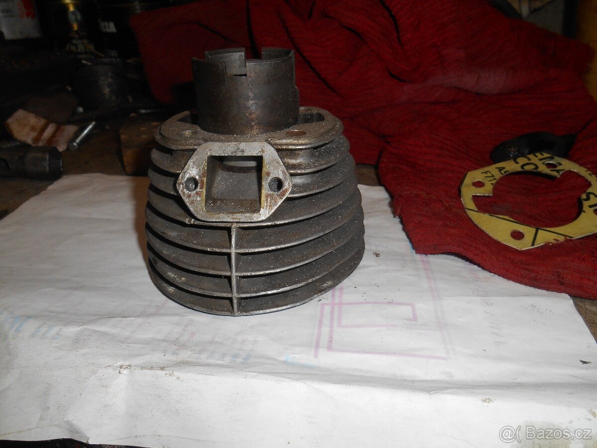 stadion válec motoru - 2