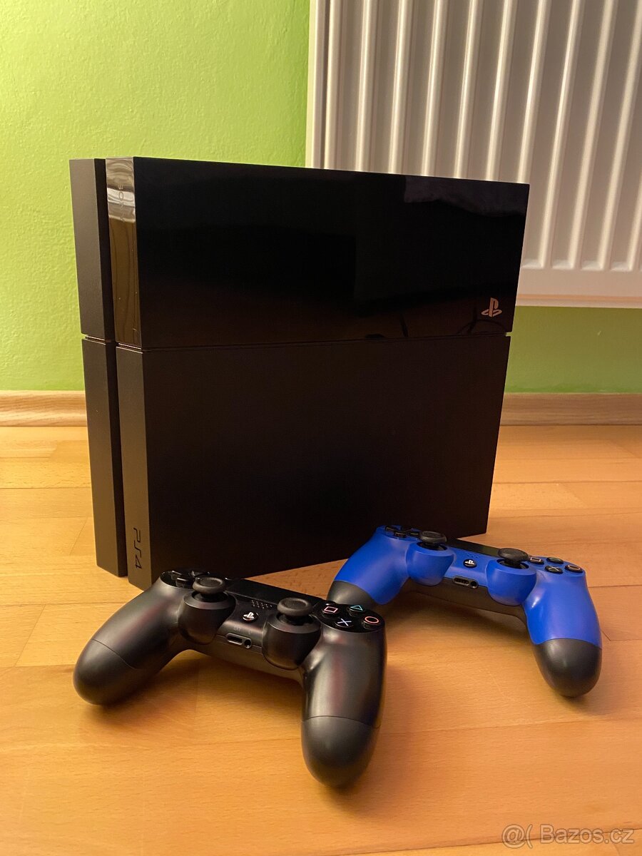 PlayStation 4 500GB + 2x DualShock 4 + PS4 Kamera - 2