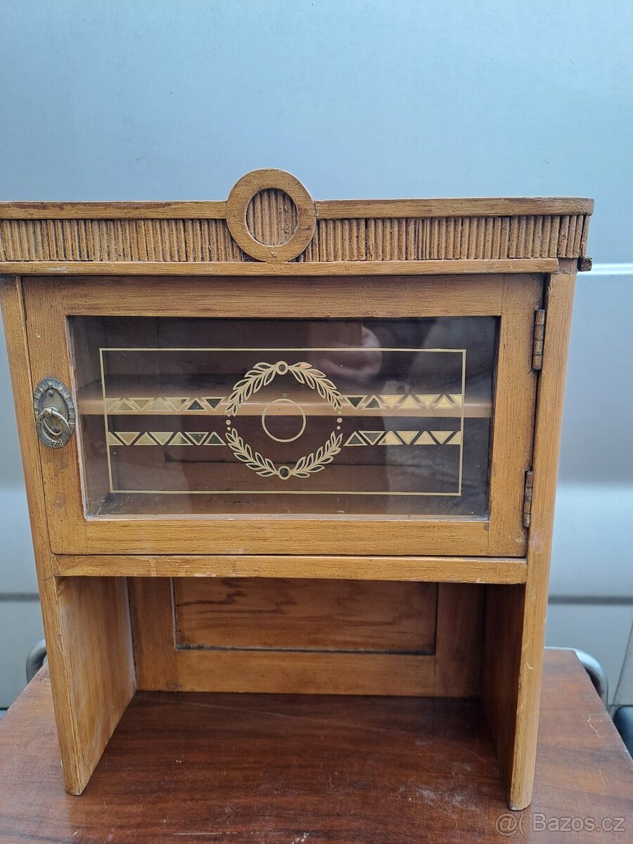 skříňka - polička - lékárnička č.1 - 2