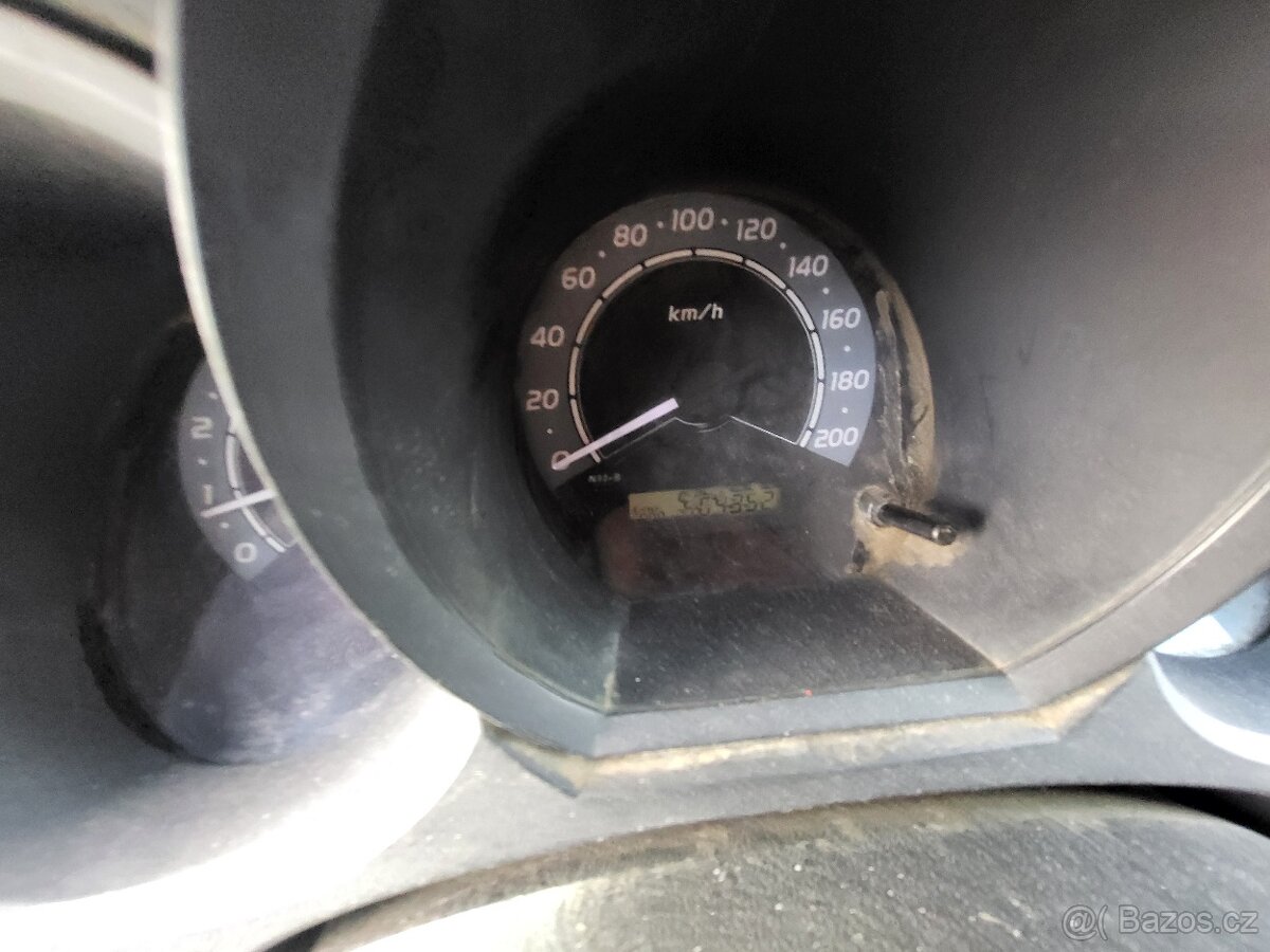 Prodám Toyotu hilux 2.5 d4d 88kw 2008