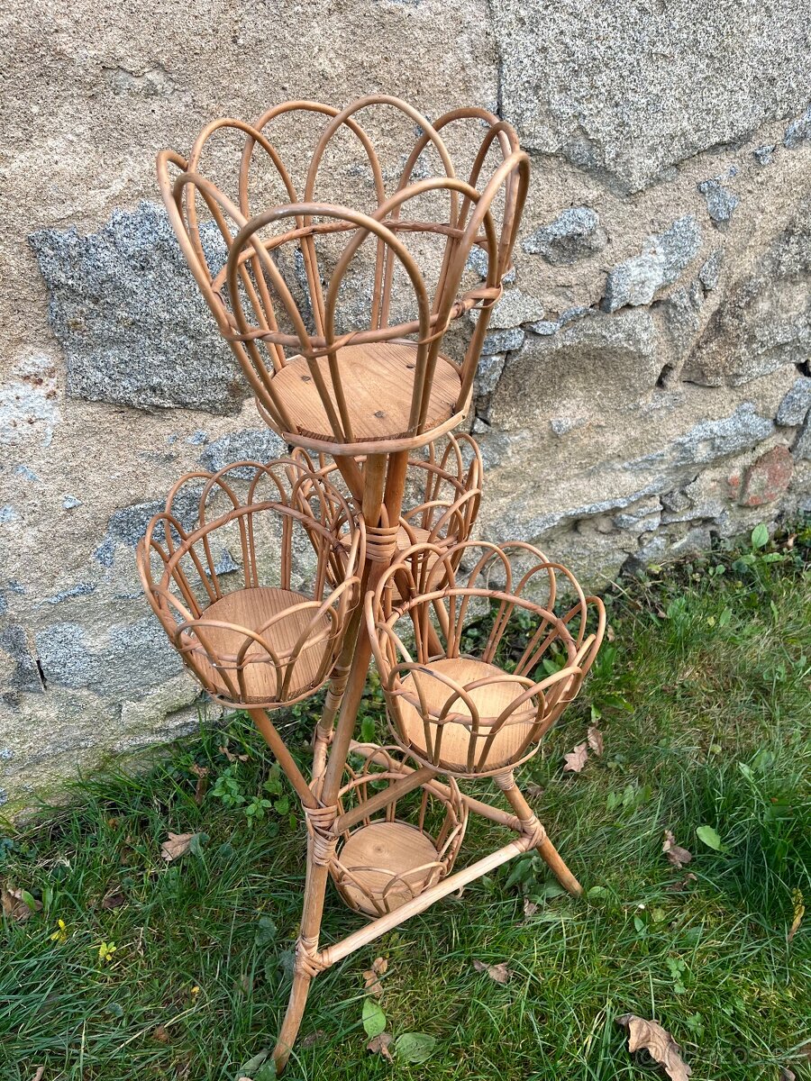 Proutěný stojan na květiny - 2