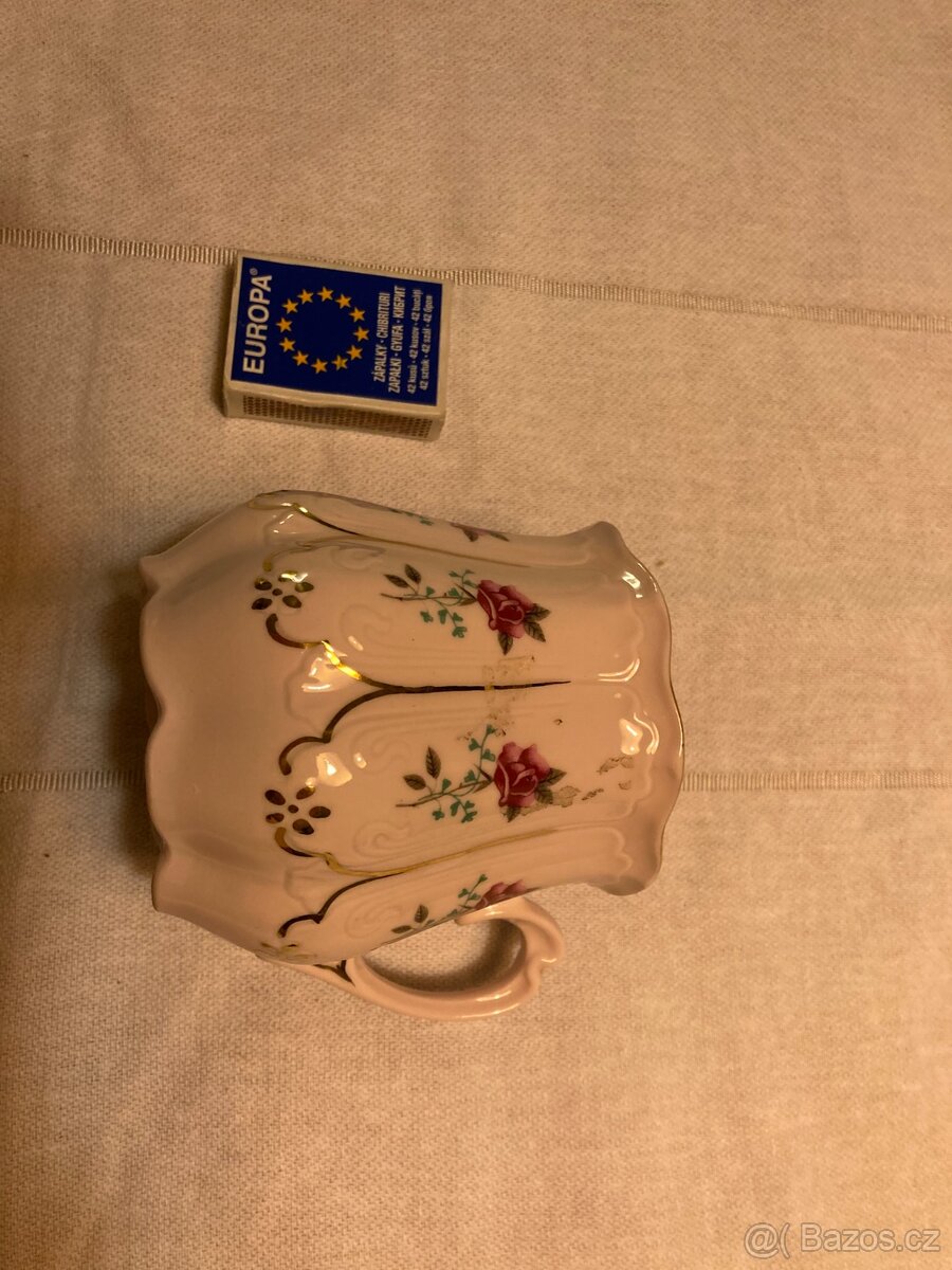 hrneček z růžového porcelánu s kvítky - 2