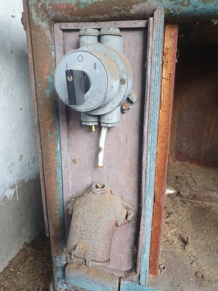 Cirkulárka na opravu. Bez motoru. - 2