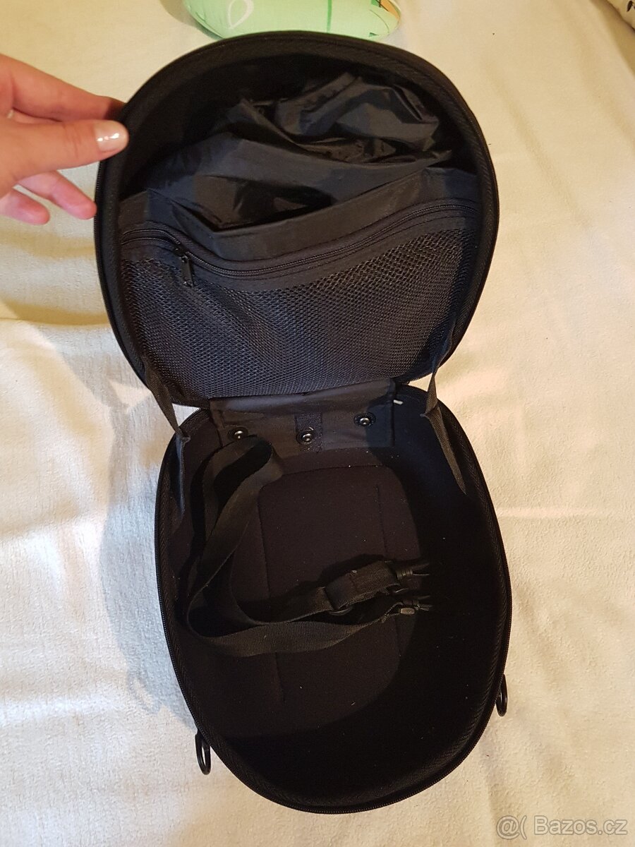 Cestovní tašky, helma - 2