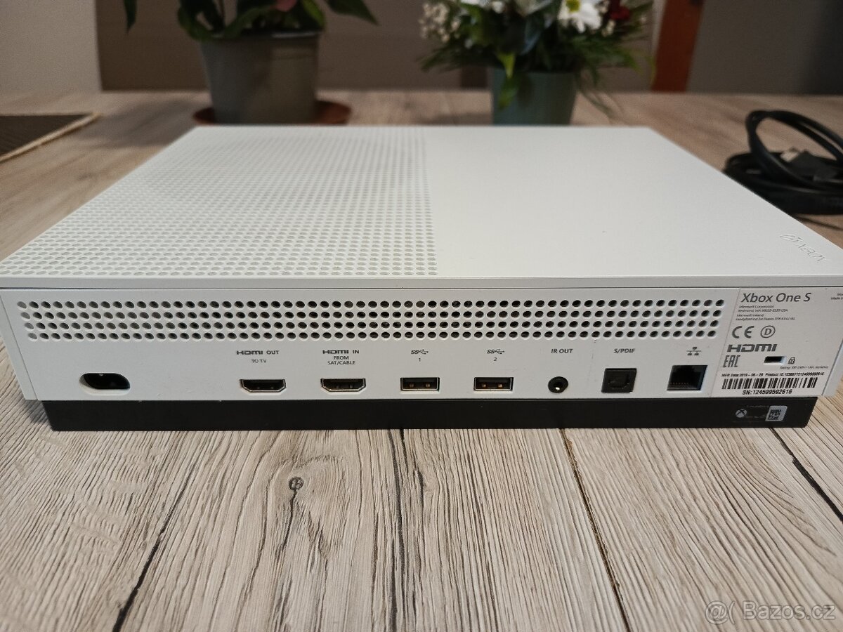Xbox One S - 1TB HDD - 2