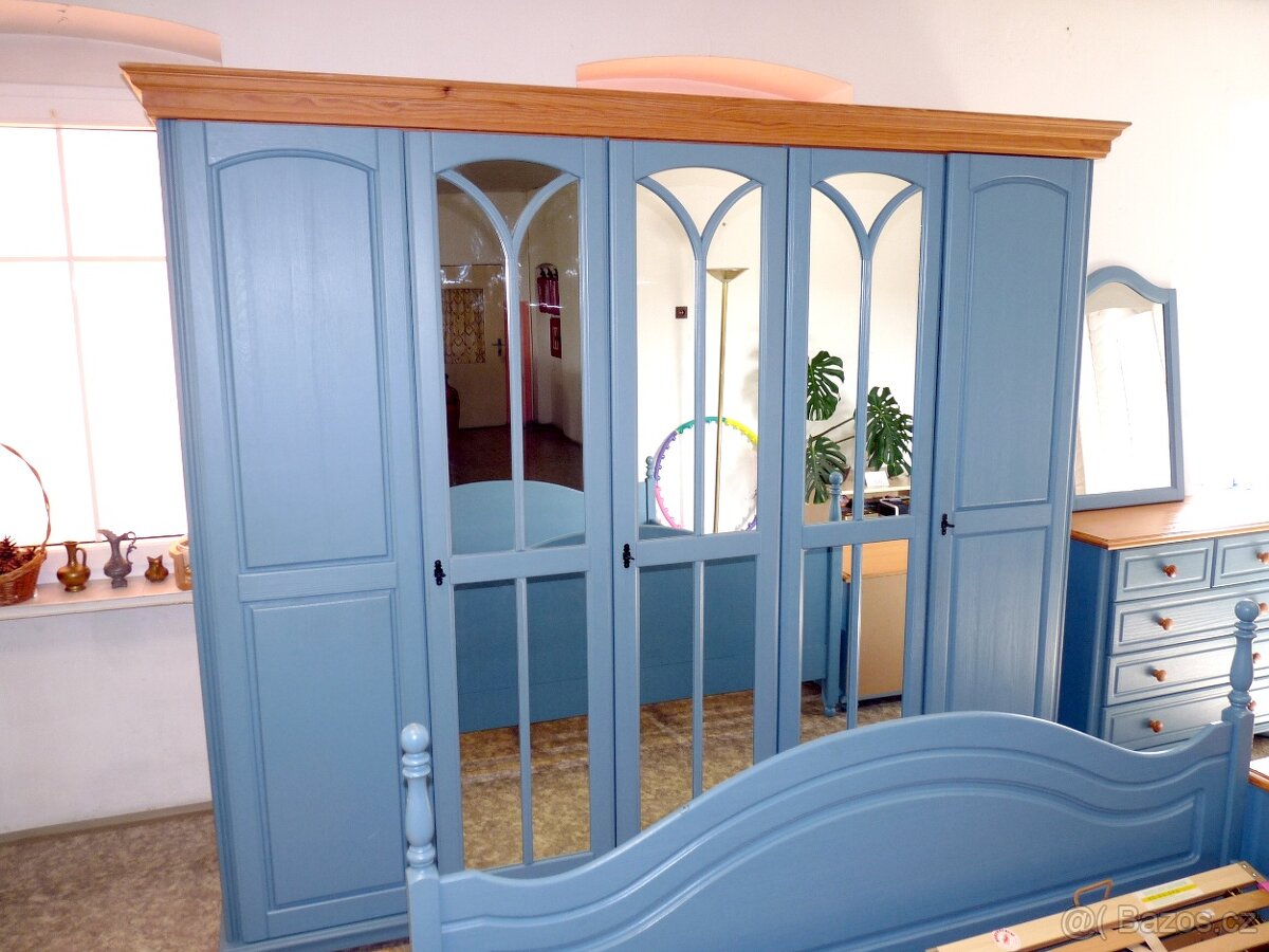 Stylová ložnice v pastelové modré barvě - 2