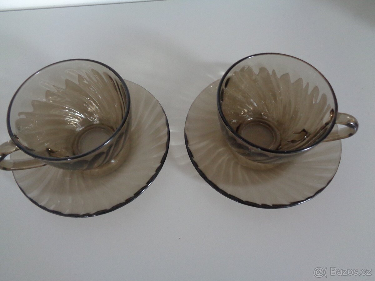 2 hrníčky s podšálky z kouřového skla - 2