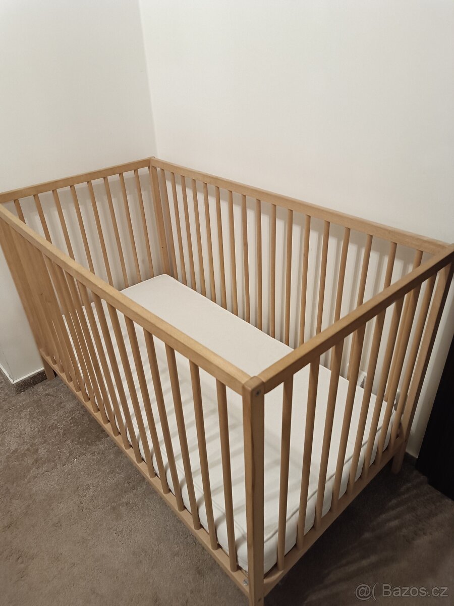 Dětská postýlka i s matrací - 2