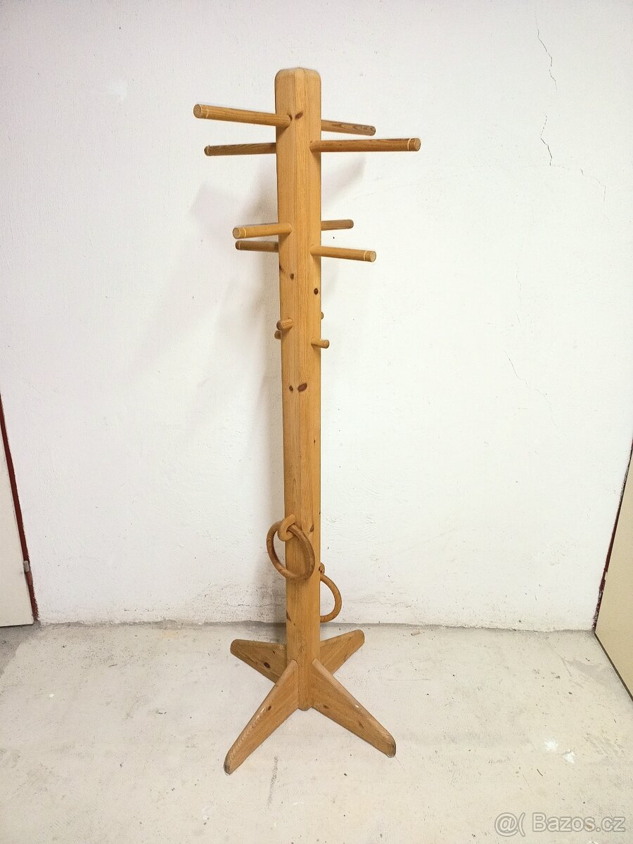 Prodám hezký věšák z masivu - 2