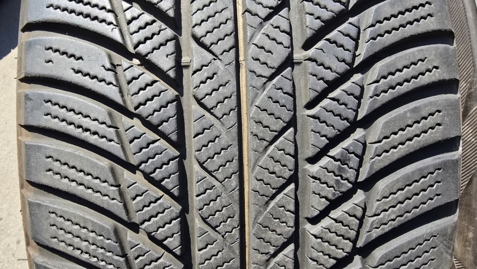 Zimní pneu 225/45/18 Bridgestone - 2