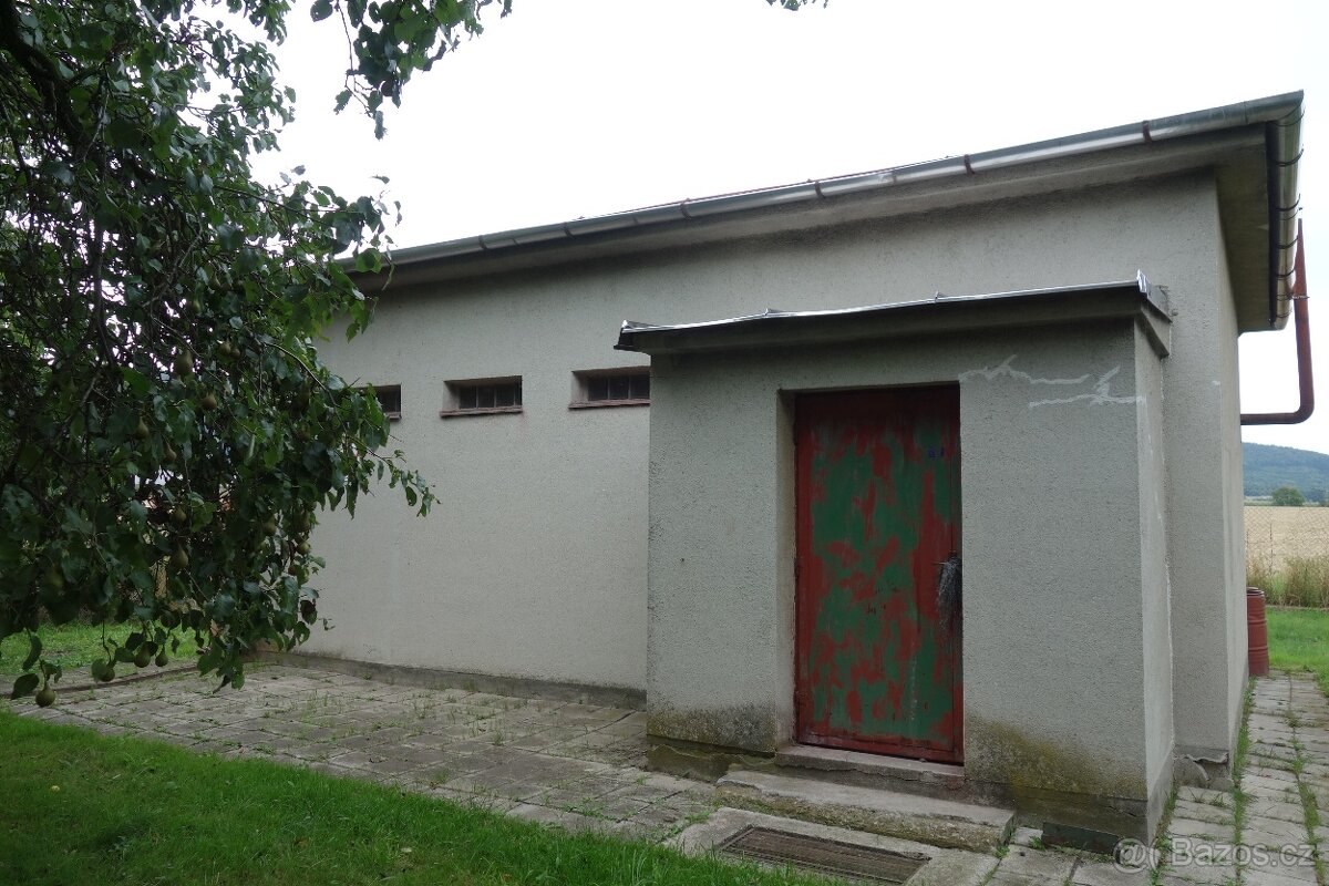 Mankovice, garáž - sklad - zahrada - 2