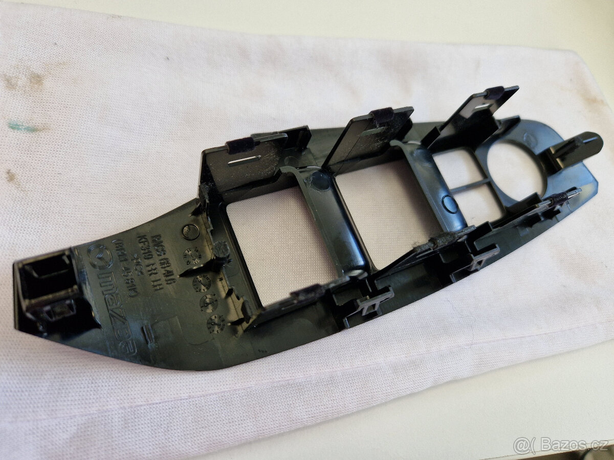 Mazda 3 BN panel tlačítek - 2