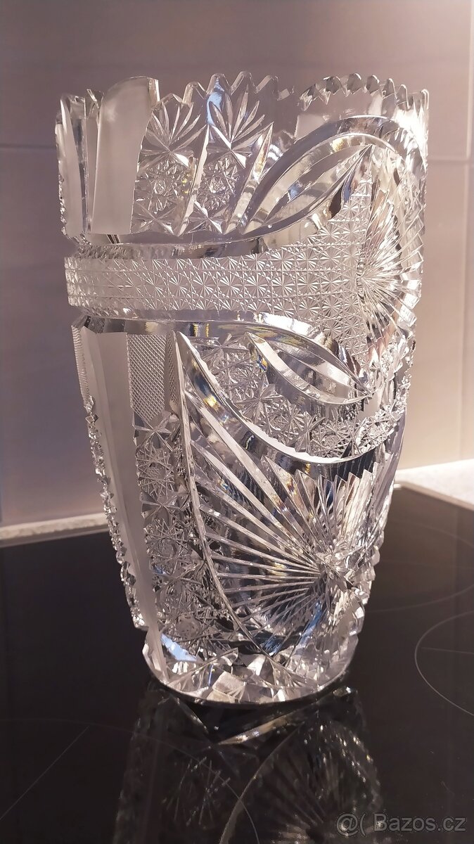 nádherná broušená váza - 2