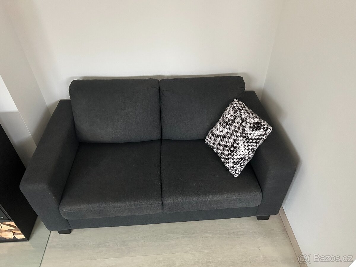 Dvoumístná pohovka - 2