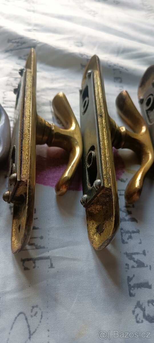Mosazné rozvorové kování 14ks - 2
