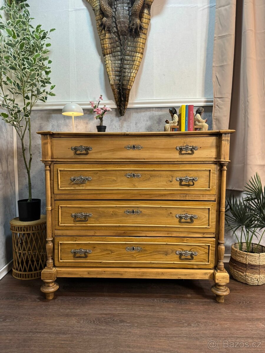 Starožitná komoda (139029) - 2
