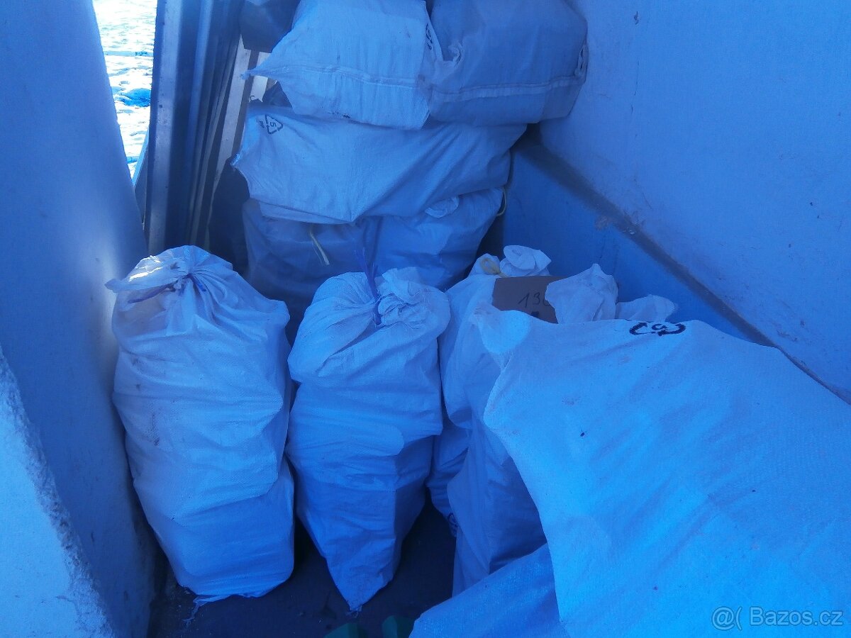 Prodám palivové dřevo v pytlích. - 2