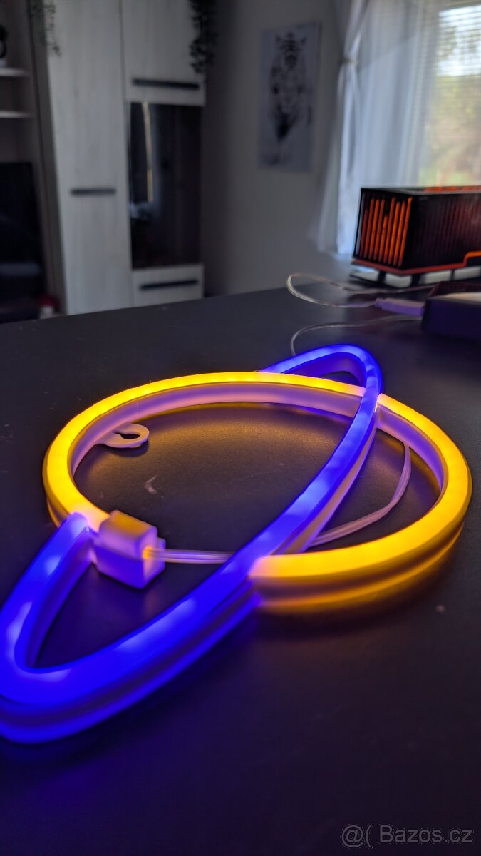 3D neonový Saturn - 2