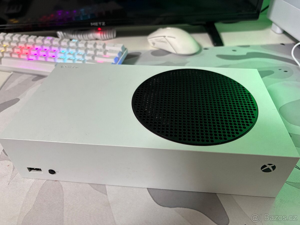 xbox series s s ovladacem - 2