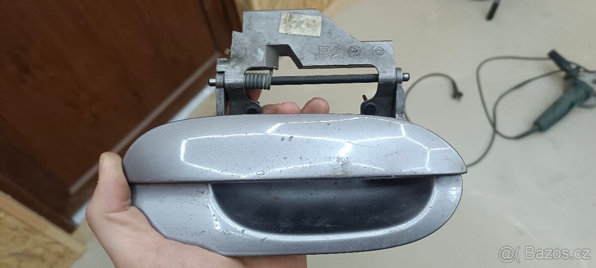 BMW E39 pravé zadní trojúhelníkové sklo a PZ klika dveří - 2