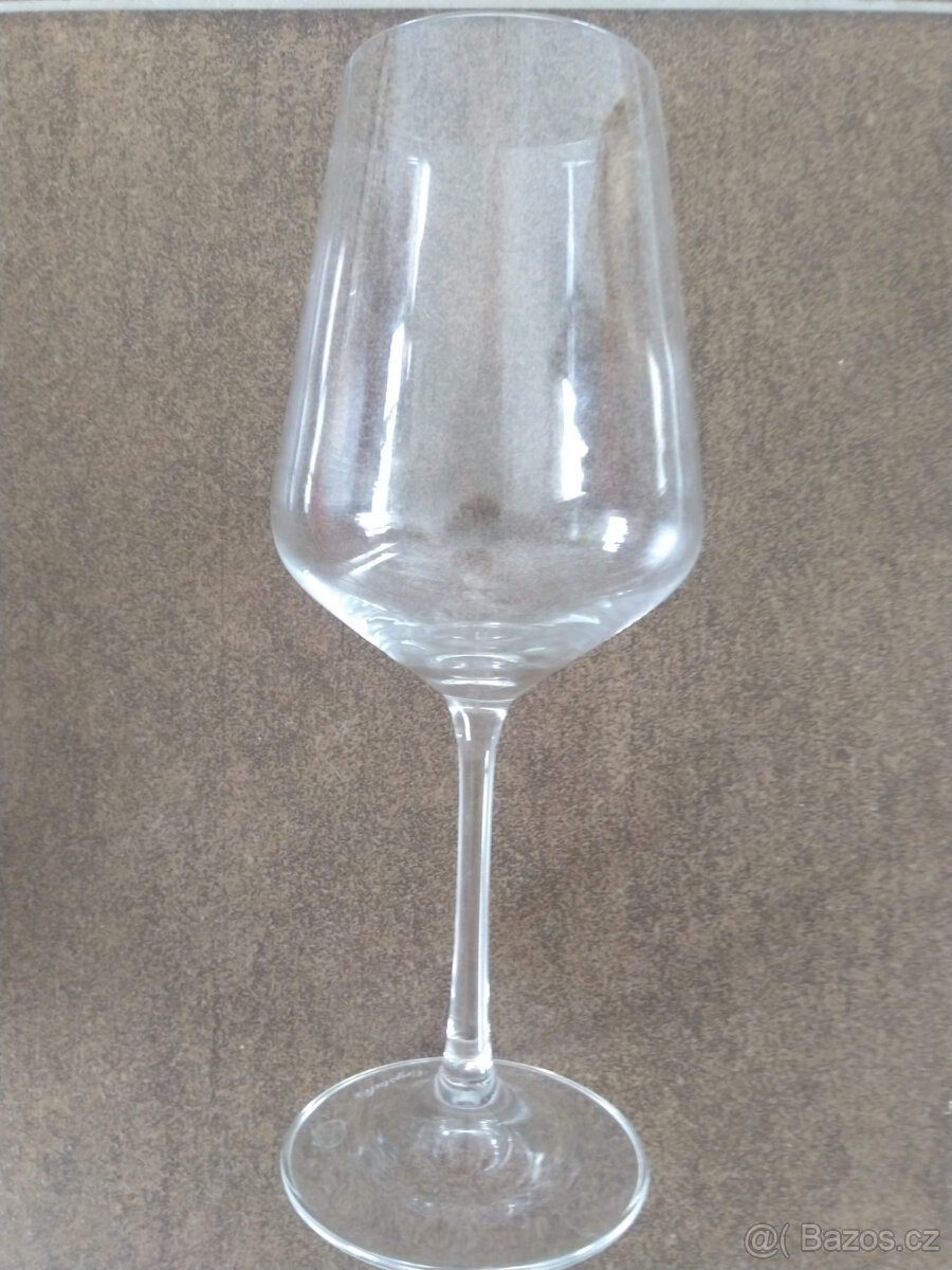 Prodám sklenici na vino - 2