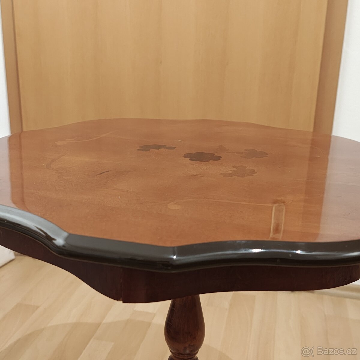 Odkládací kulatý stolek - 2