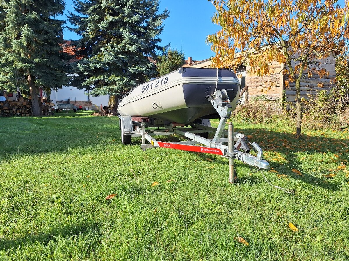 Prodám nafukovací člun rok starý, s motorem - 2