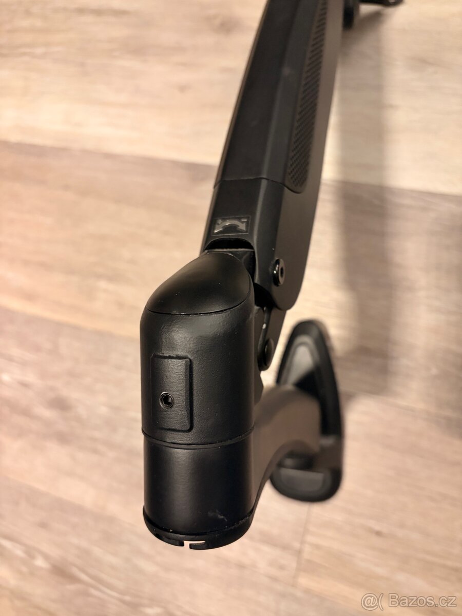 Nastavitelný VESA držák na monitor - 2