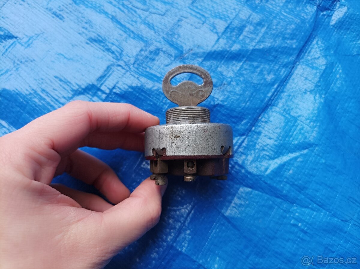 Spínací skříňka s klíčkem PAL - 2