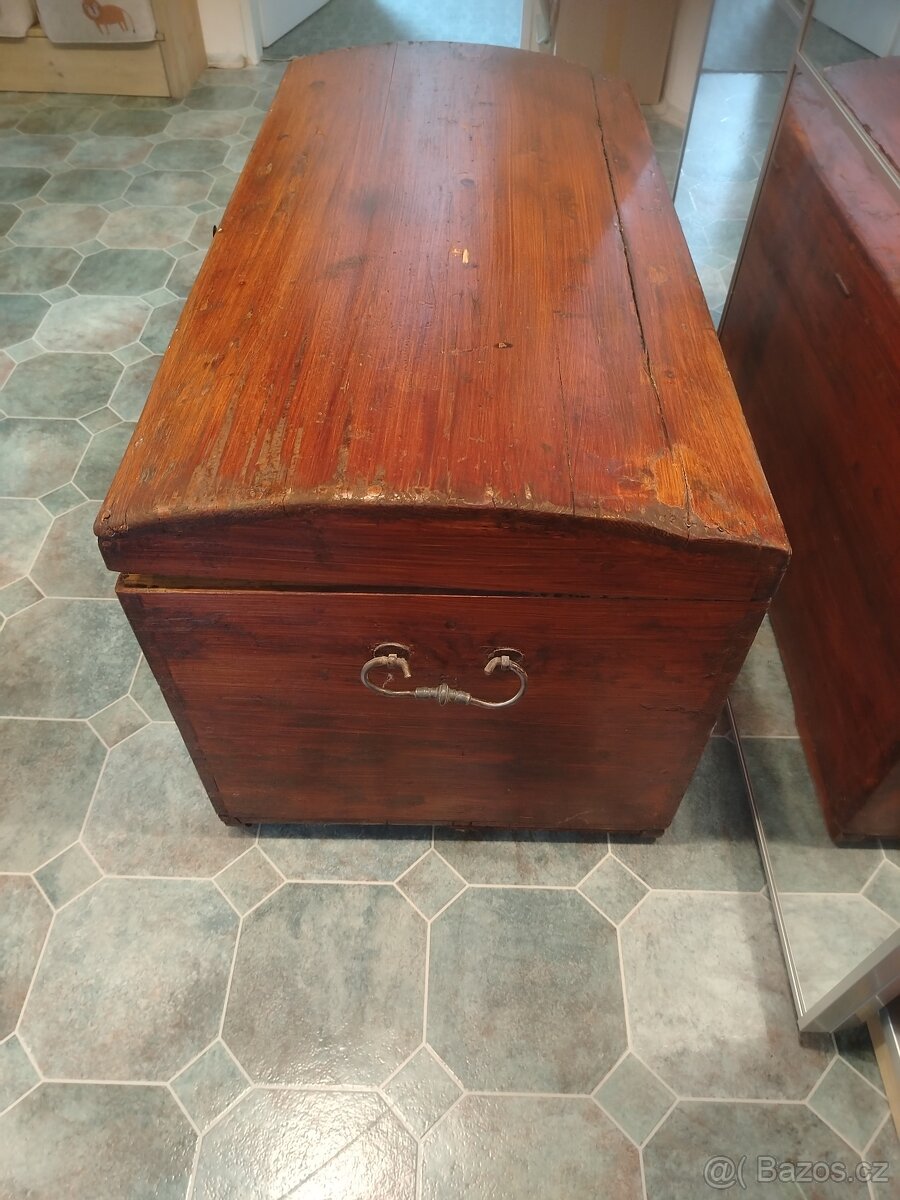 Dřevěná truhla - 2