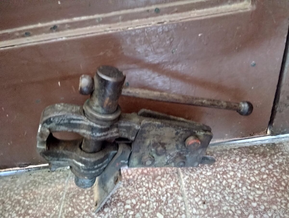 Kovářský svěrák - 2