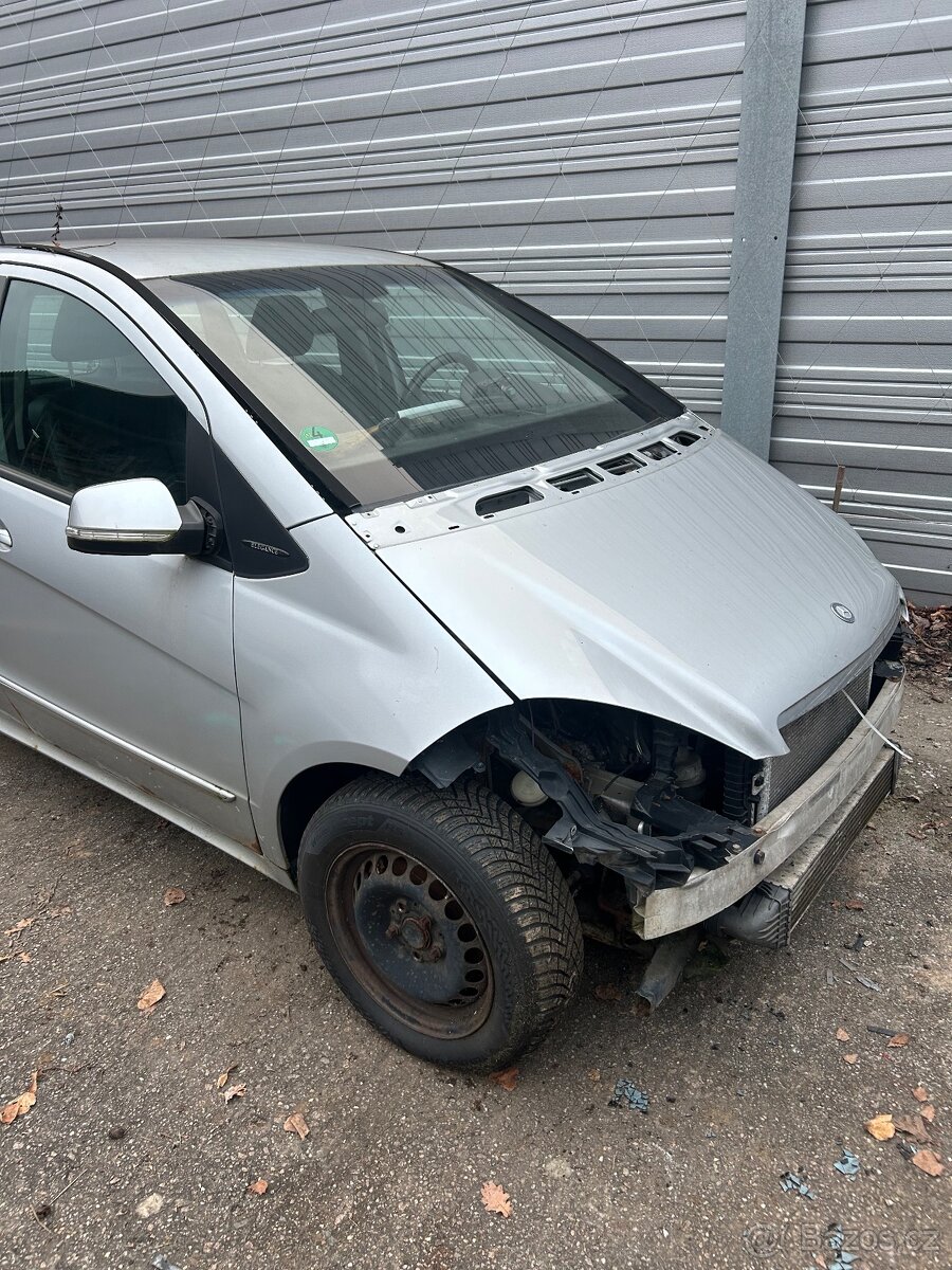 MERCEDES BENZ A 200 - 2