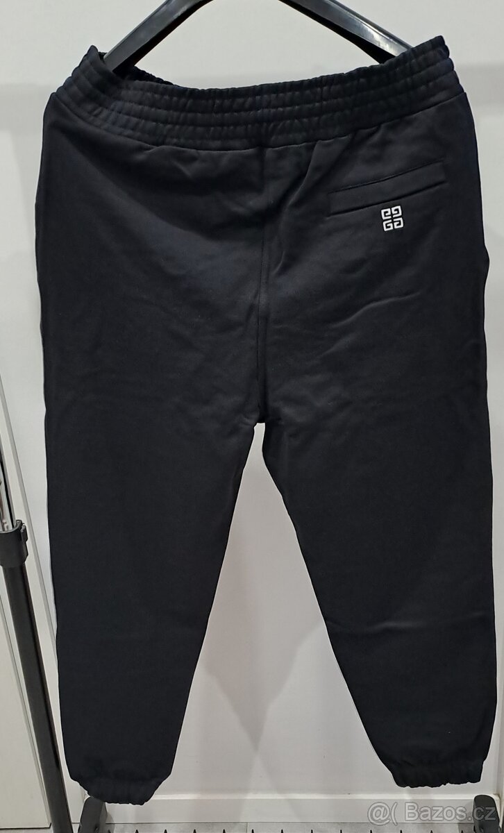 GIVENCHY TEPLAKY - 2