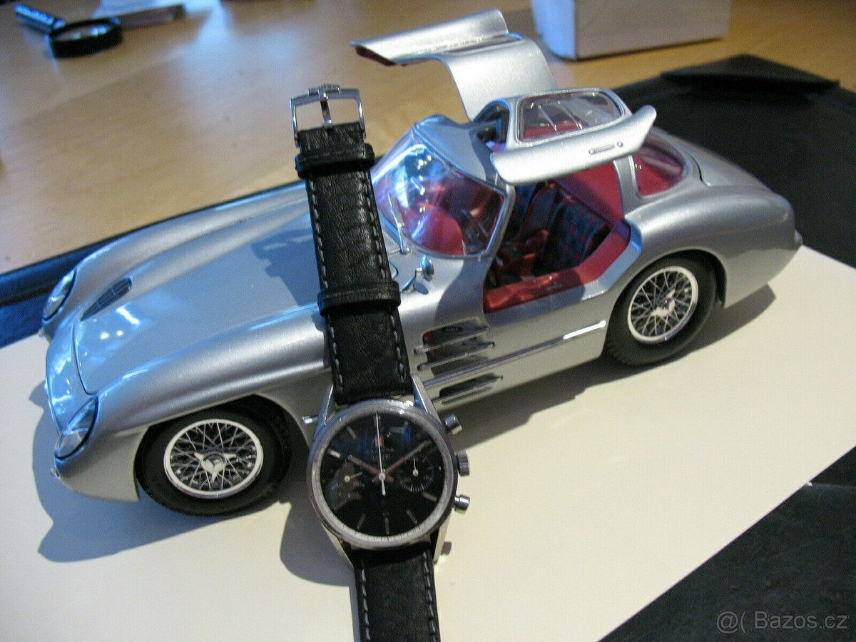 HEUER CARRERA VINTAGE Chronograf s červenou datovkou ve 12 h - 2