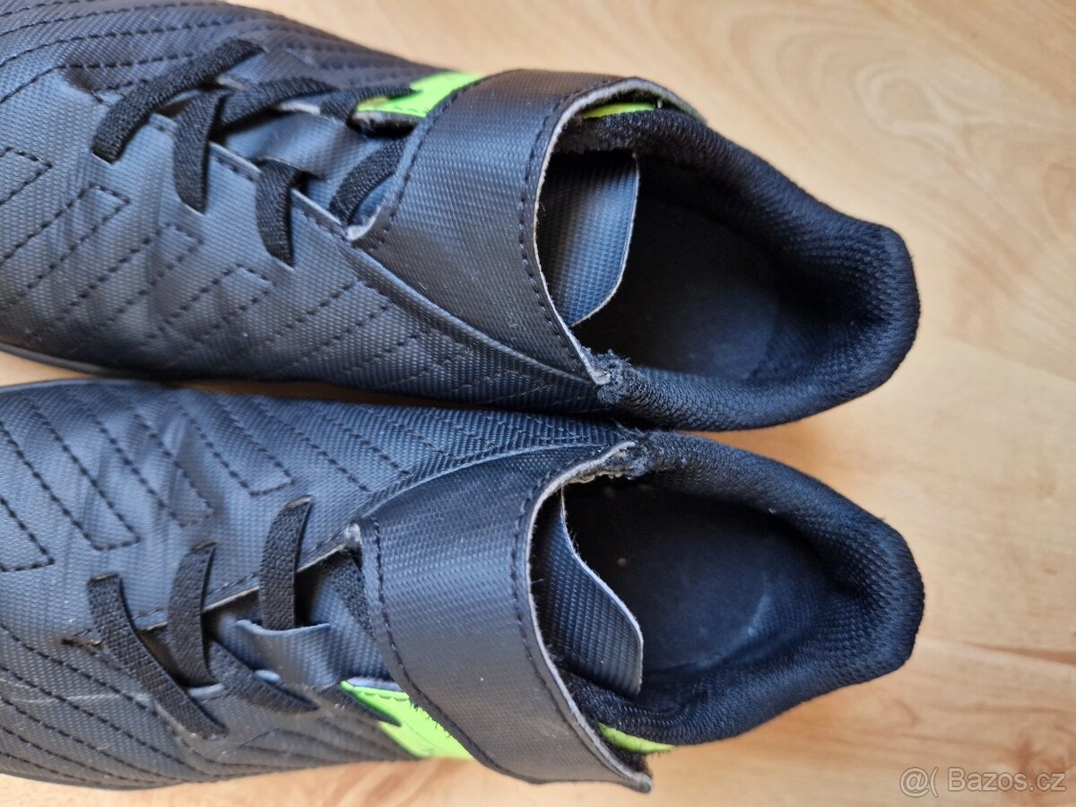 Dětské turf kopačky 33 a chráníče - 2