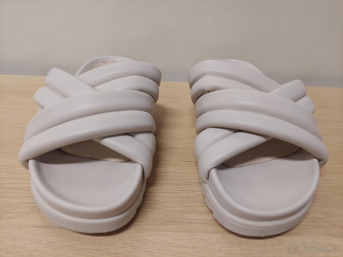 Dámské sandály na jedné pátě poškozený velikost 36 - 2