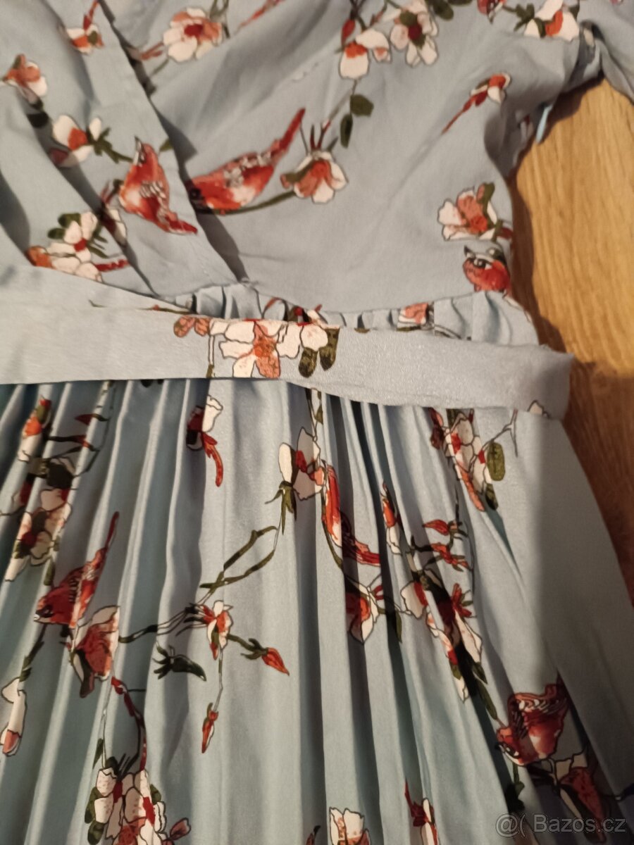 plisované šaty PrettyLittleThing - 2