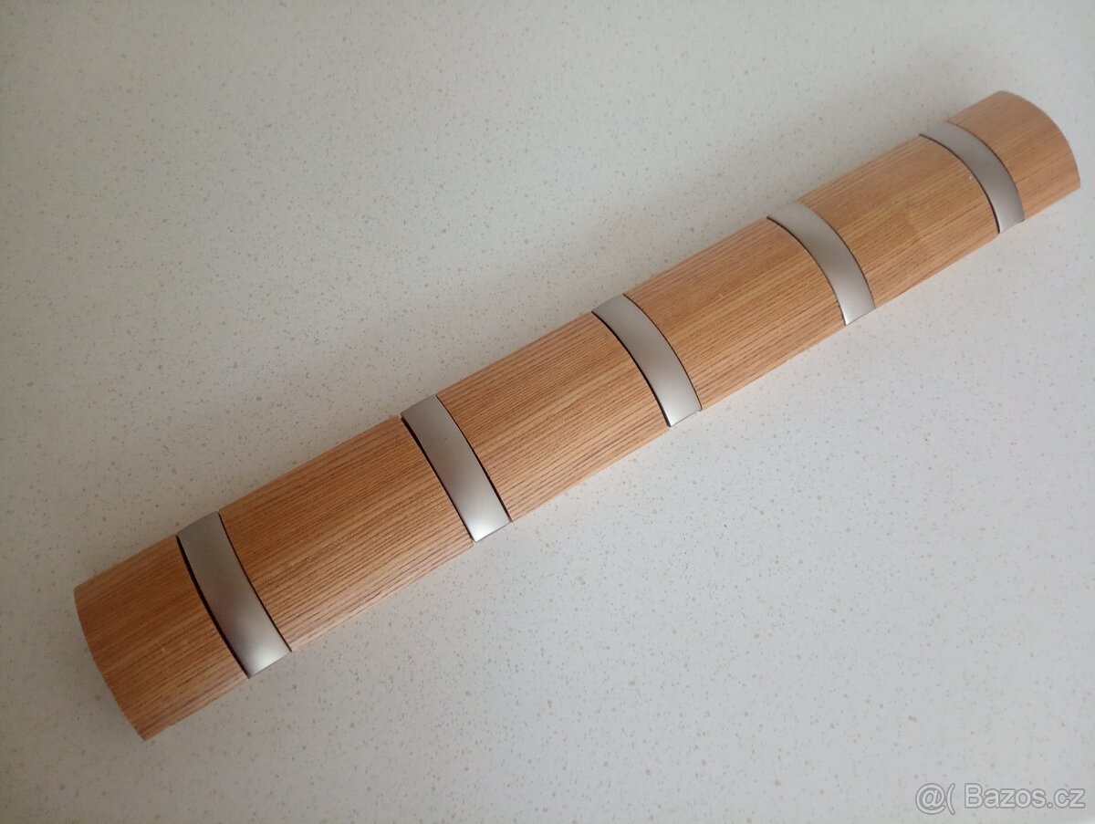 Nástěnný věšák Umbra s výklopnými háčky - 2