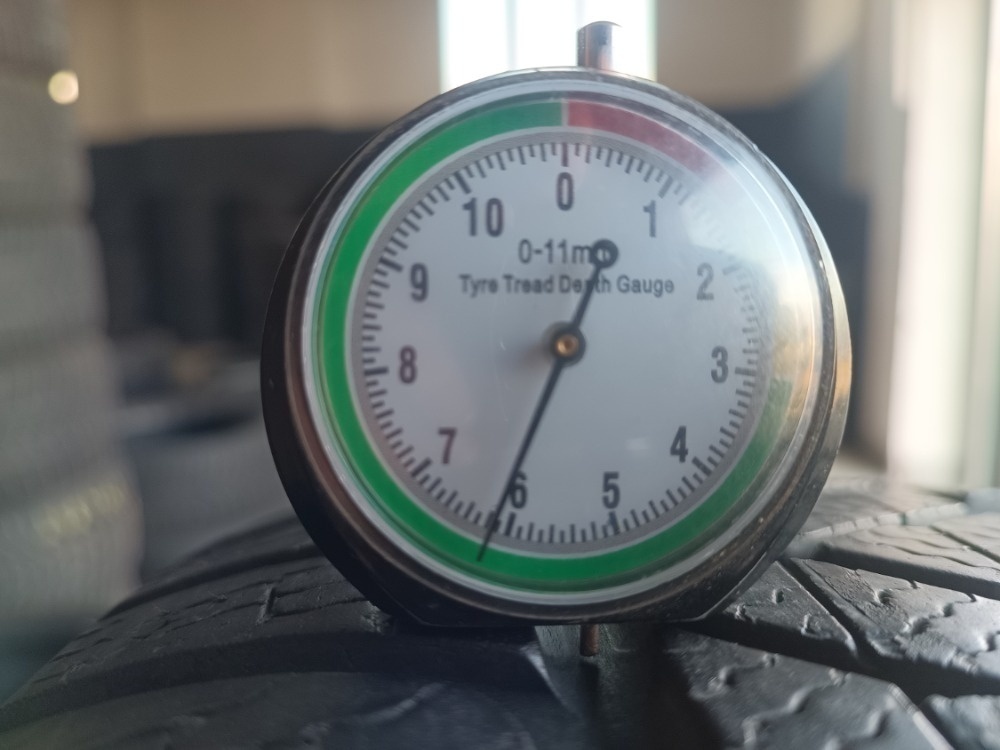 225/40 R19 PIRELLI (2216) - 2