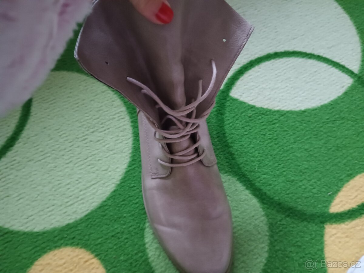 Dámské kotníčkové boty vel.42 - 2