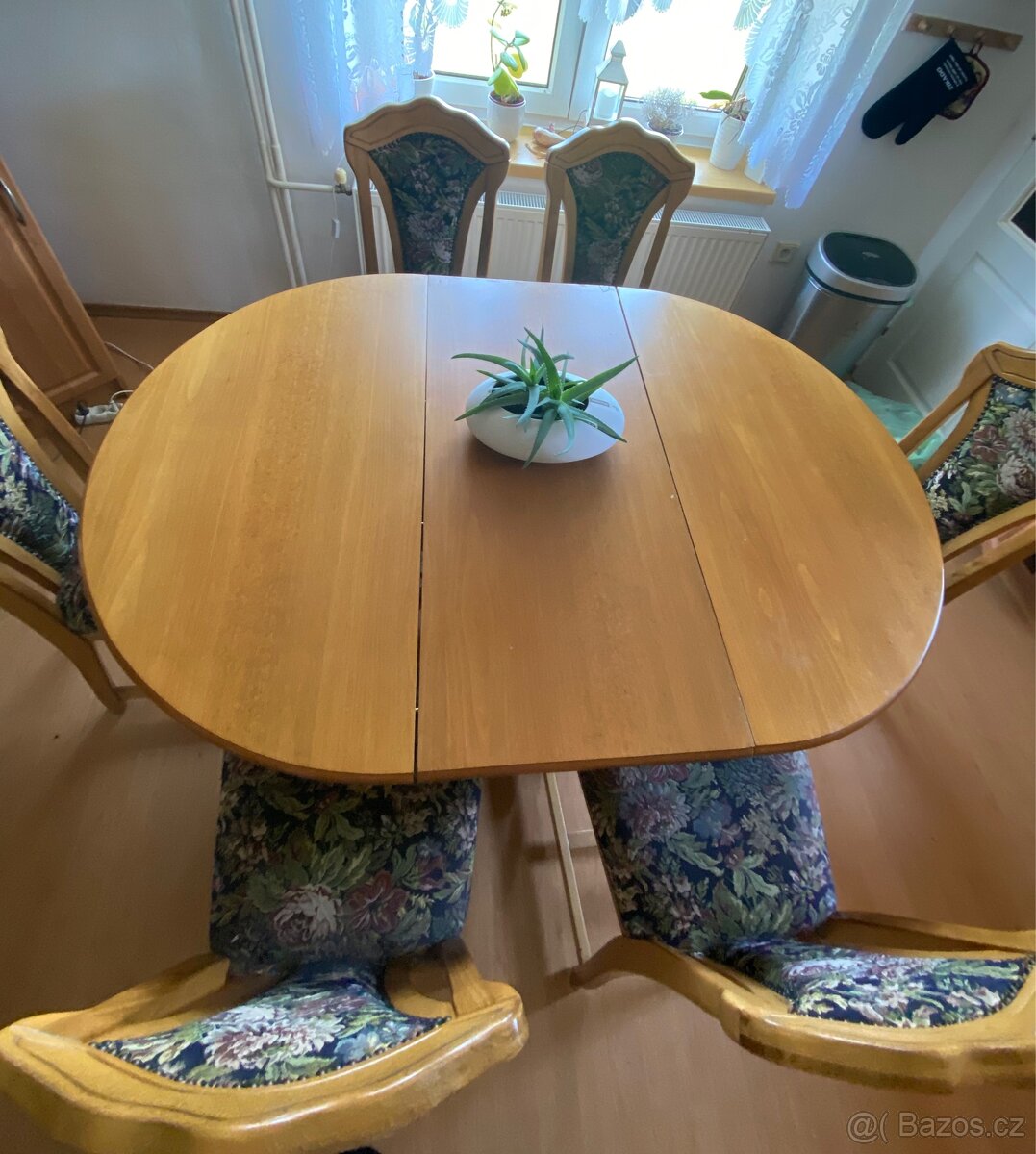Jídelní stůl - 2