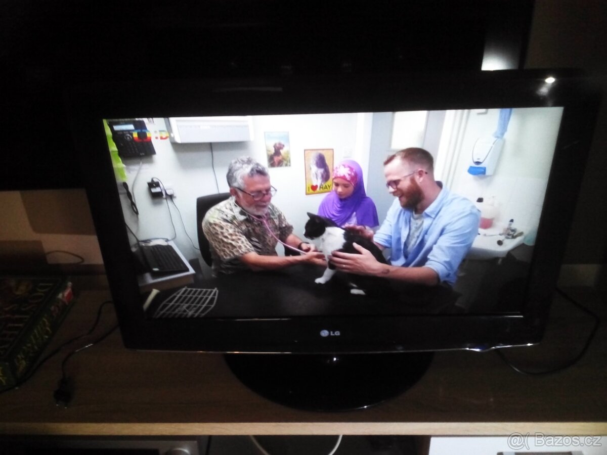 LCD LG 32LD420 Úhlopříčka 32" (82 cm) - 2