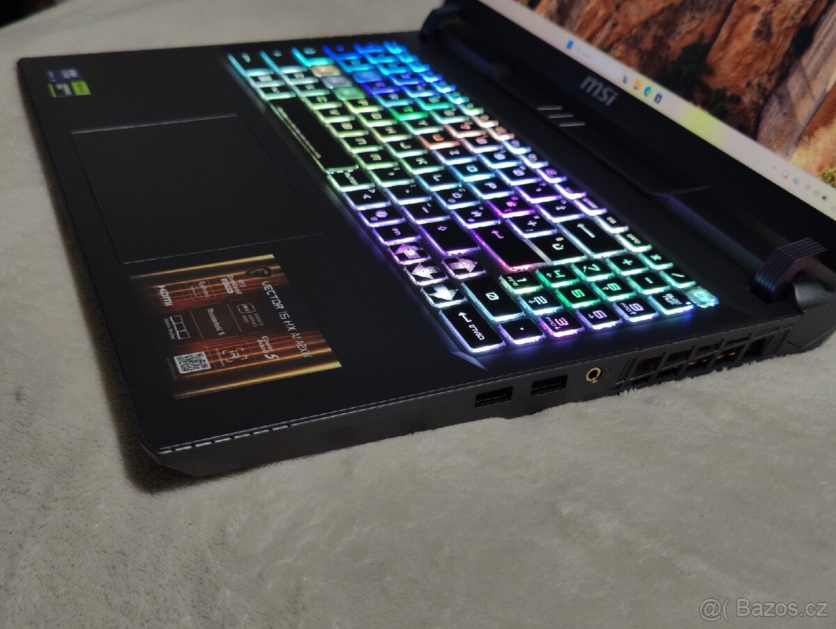 Herní notebook MSI Vector 16 z RTX 5080, i7 255HX, 32gb - 2