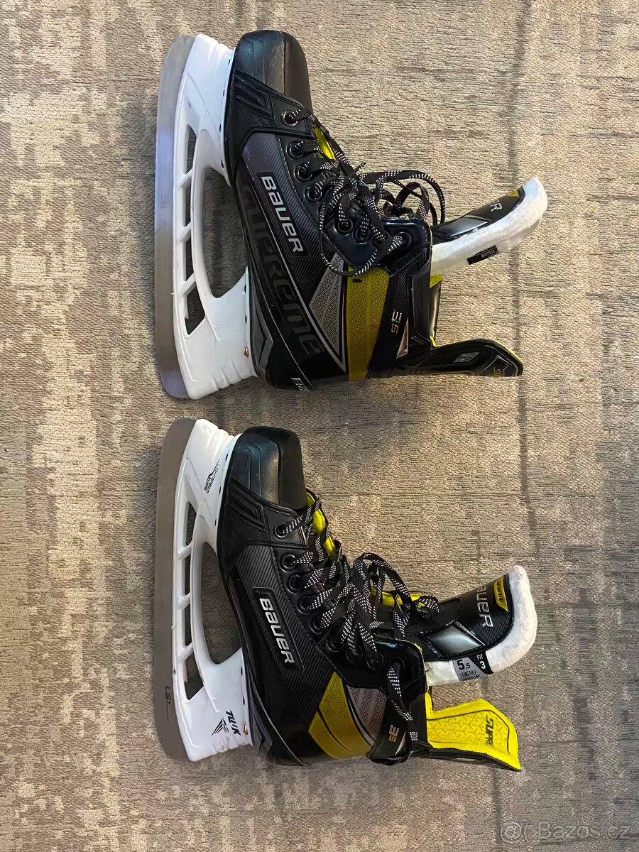 Hokejové Junior brusle Bauer Supreme 3S INT vel. 5.5 - 2