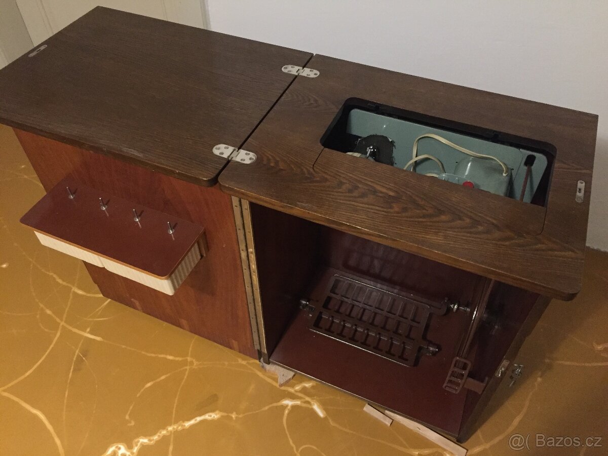 Šicí stroj Lada 236 - 2