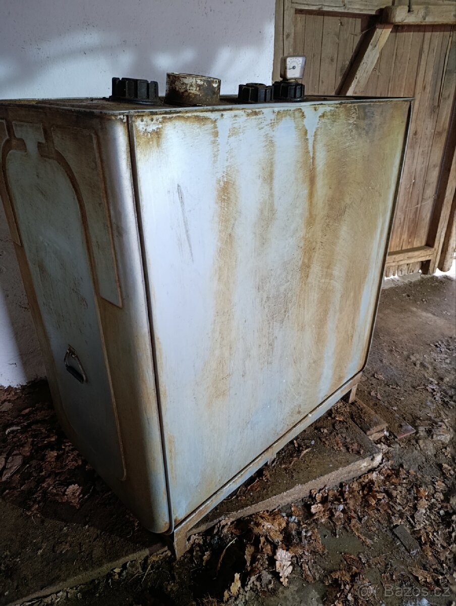 Nádrž na naftu - 2