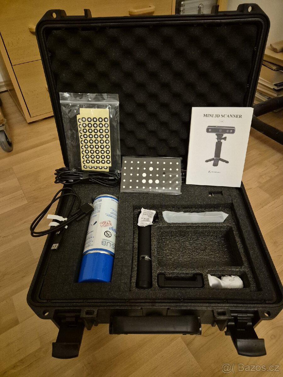 Revopoint Mini s příslušenstvím - 2