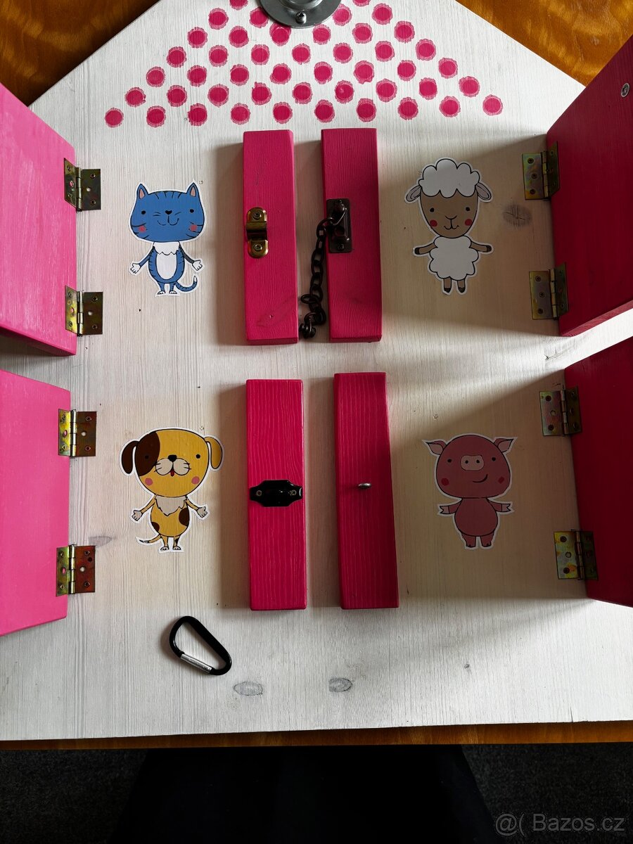 Domeček se zámky - 2